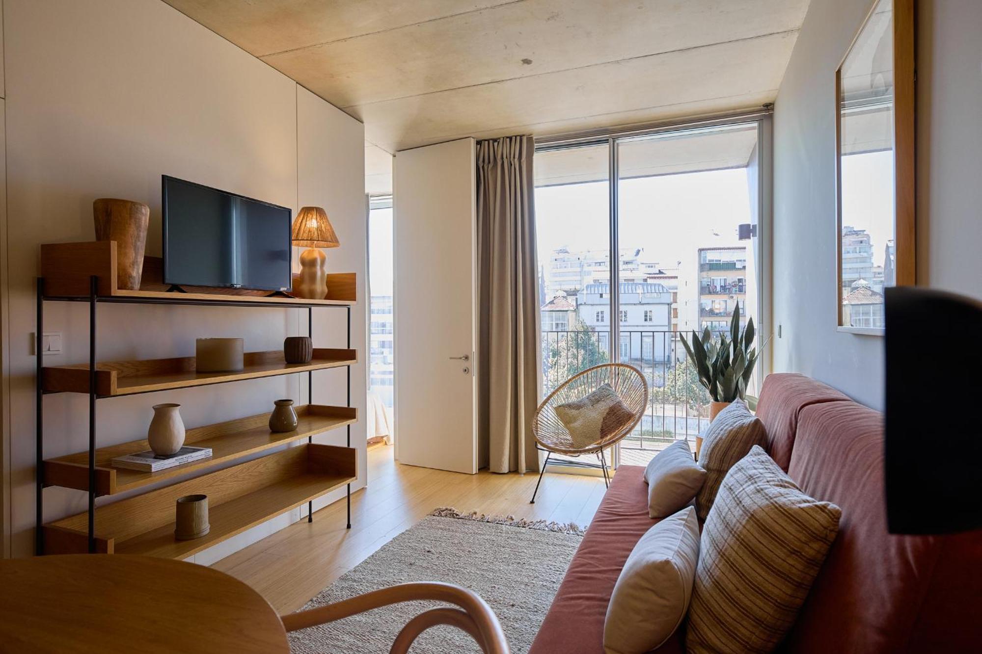 Apartamento de 1 Dormitorio con balcón y vistas a la piscina