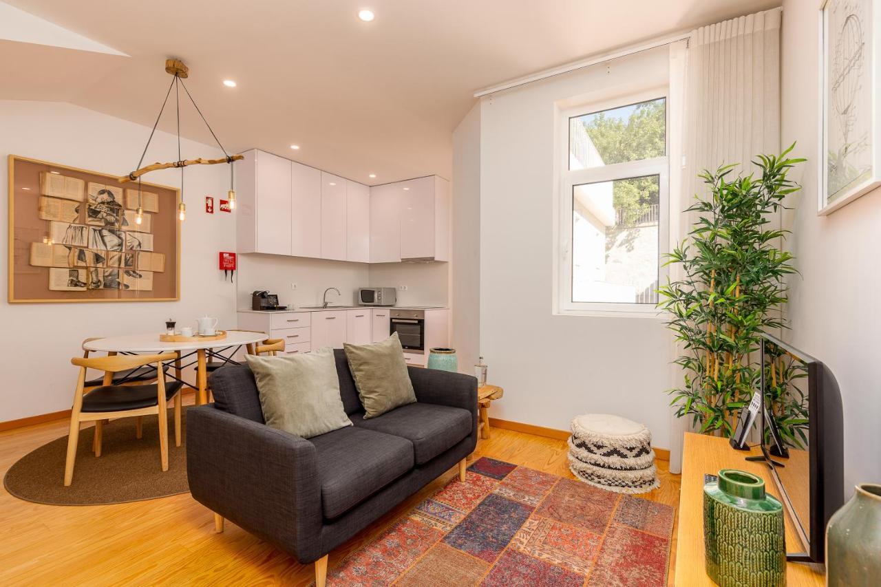 Apartamento de 2 dormitorios con terraza y jardín