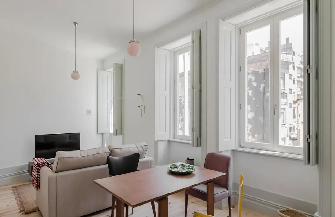 Charming Camoes Apartment In Porto With Ac & Wi-Fi-1