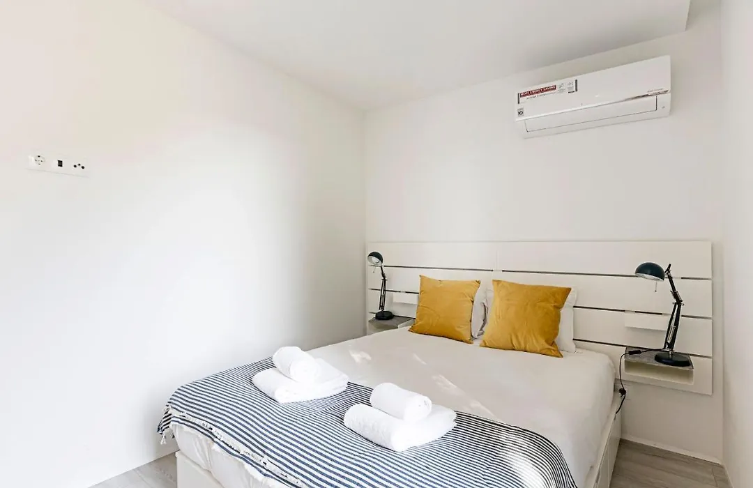 Stylish Flat W/ Gym & Parking By Lovelystay-1