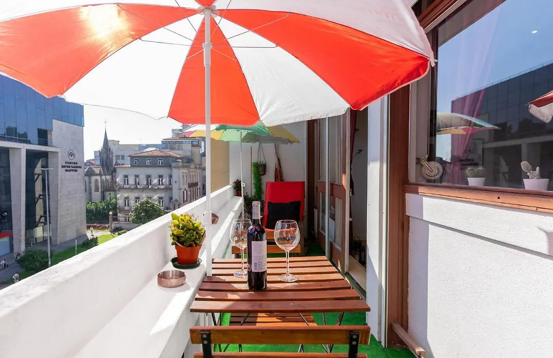 Sunny Oporto, Trindade Balcony-1