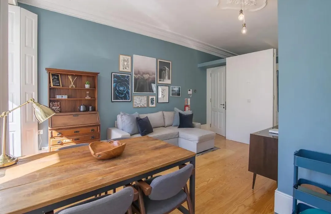 Central Location With Garden & Equipped Kitchen-1