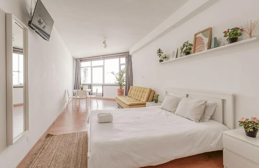 Travel&Live Aliados Apartment-1