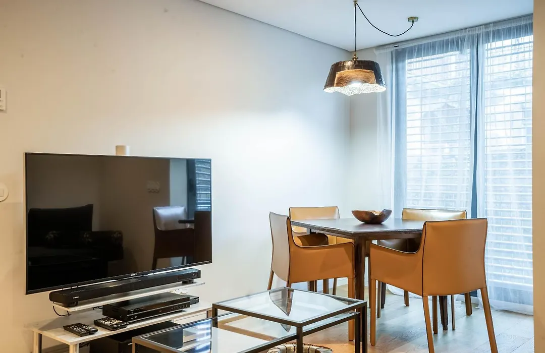 Primrose 1Br Delight W Parking By Lovelystay-1