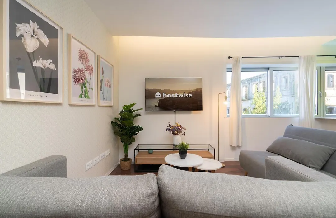 Host Wise - Restful Minimalist Flat - Balcony-1