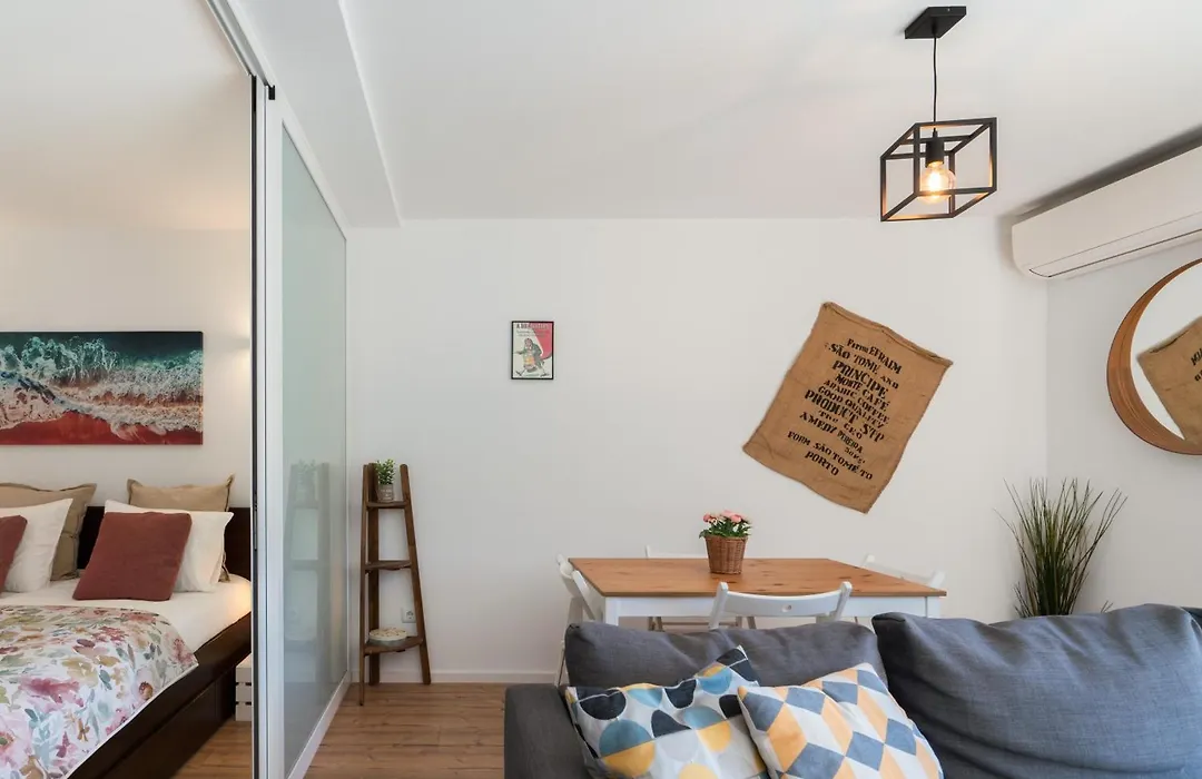 Host Wise - Charming Welcoming Flat - Centrally Located-1