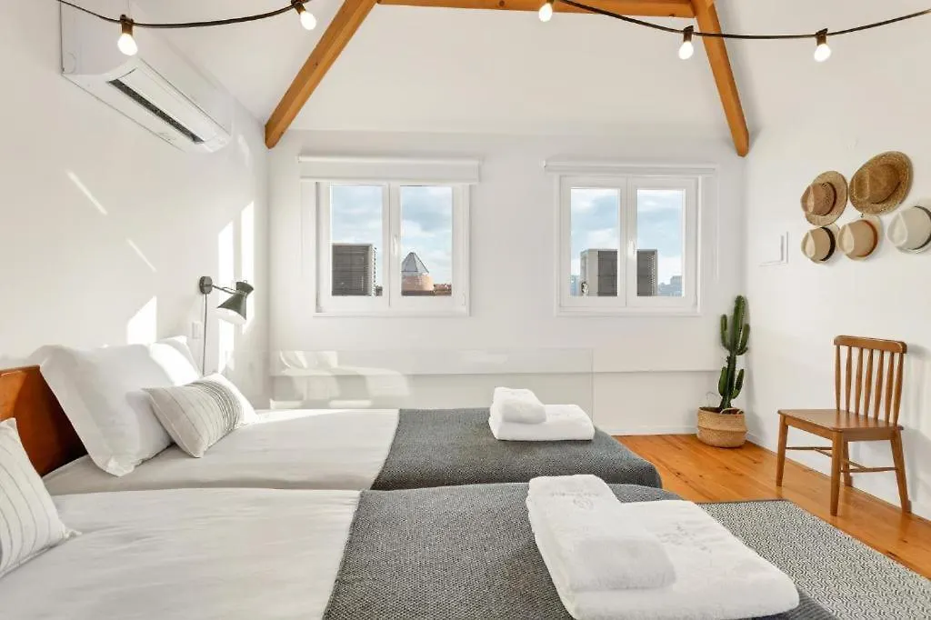 Host Wise - Lovely Shinny Flats With Balcony - Clerigos-1