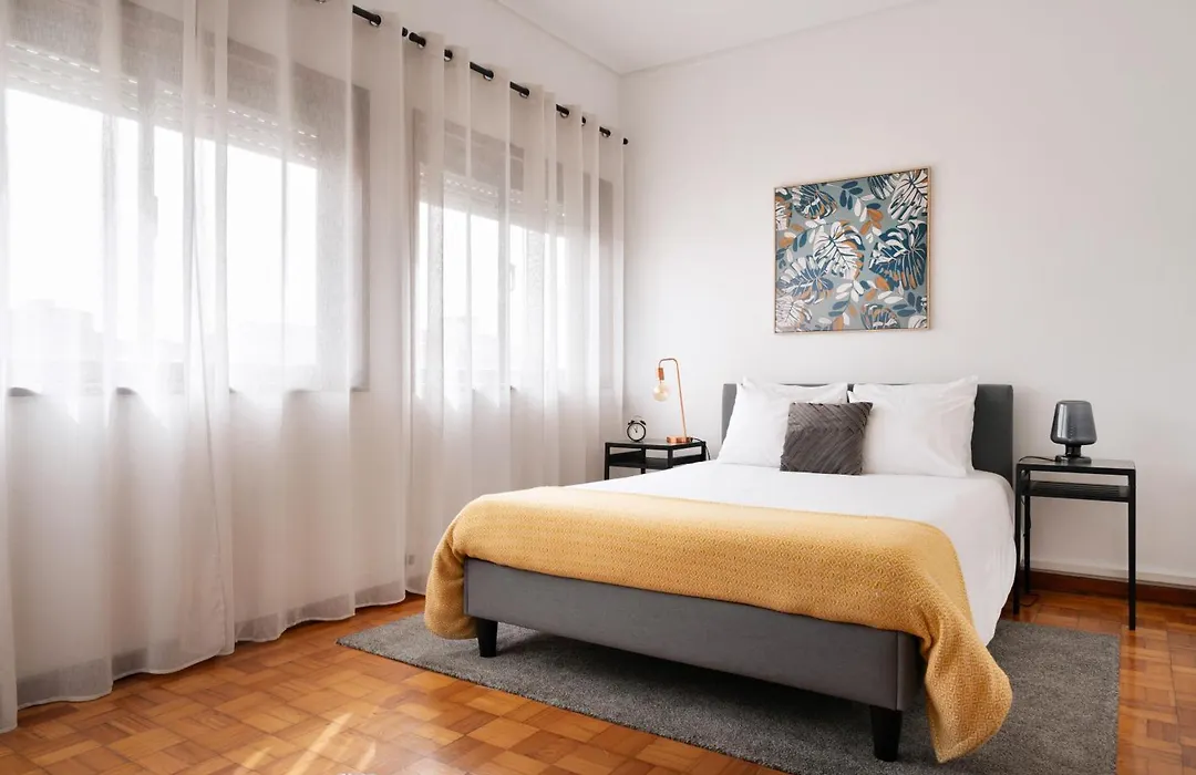 ! Luminous 2BR Top Floor ! Praça da República-1