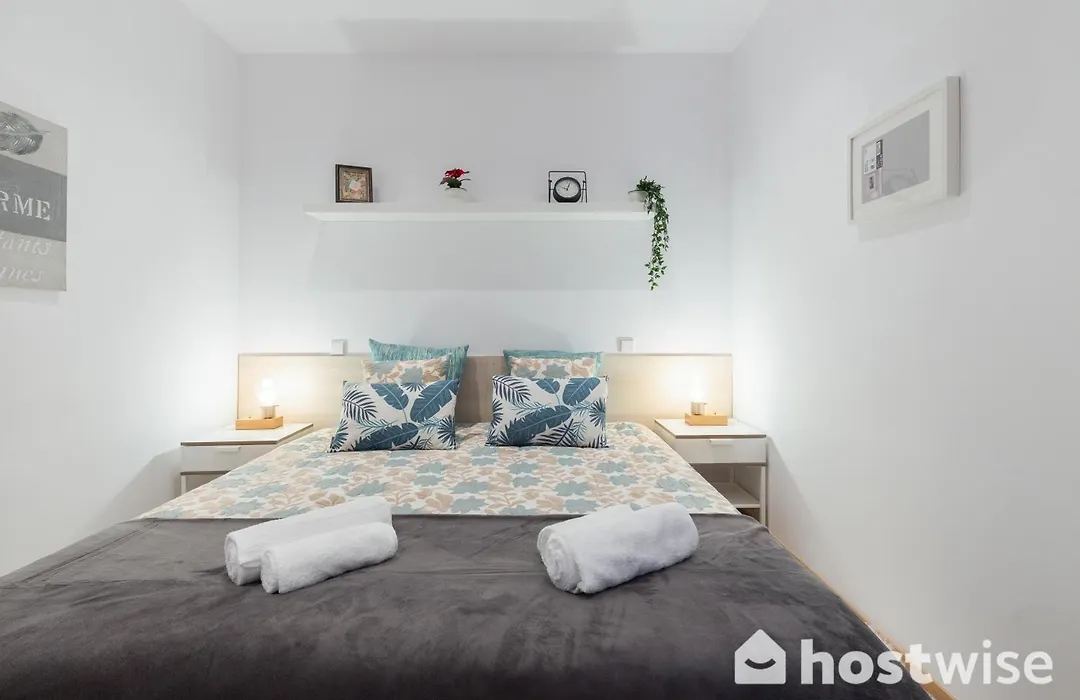 Host Wise - Colorful Fresh Flats - Batalha-1