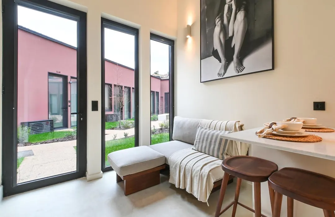 On Apartments - Cozy - Free Parking & Pet Friendly-1