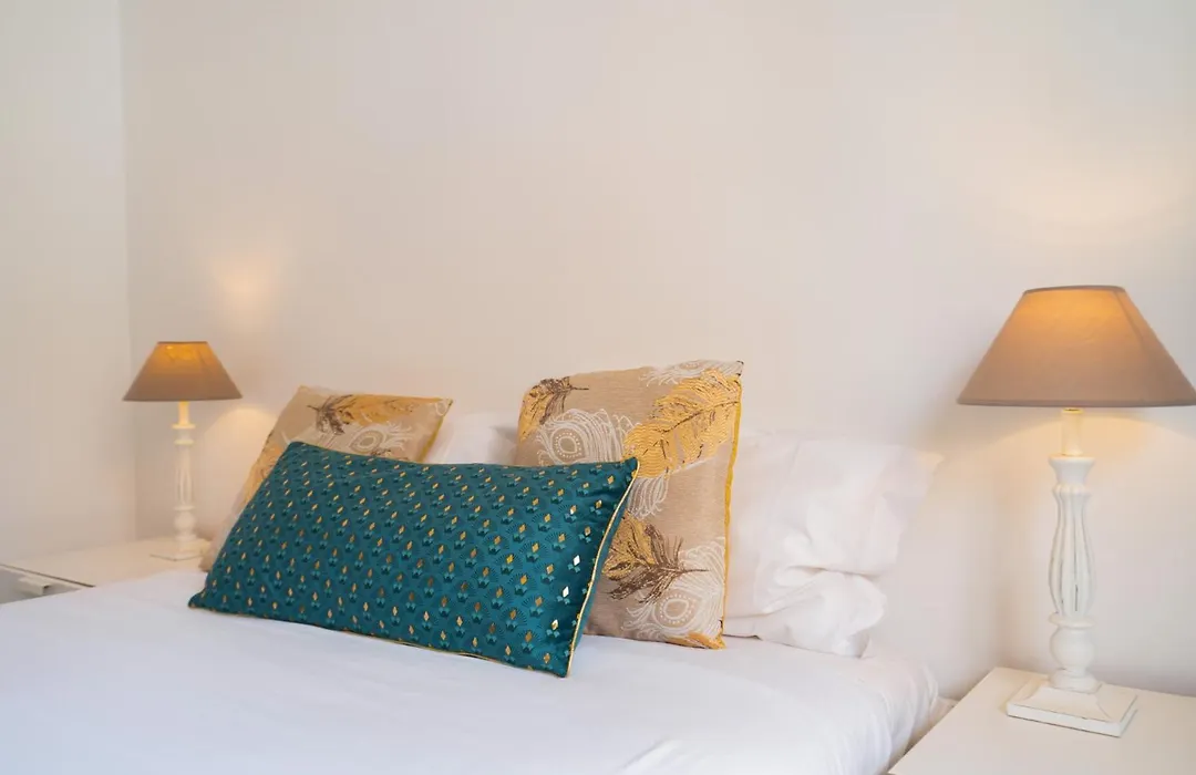 Renovated 3Br Apt Near City Hotspots With Great Value-1
