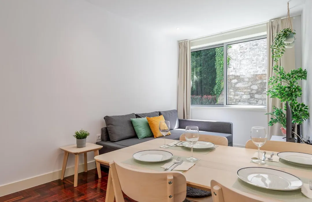 Renovated & Quiet 1-Bedroom In Santa Catarina-1