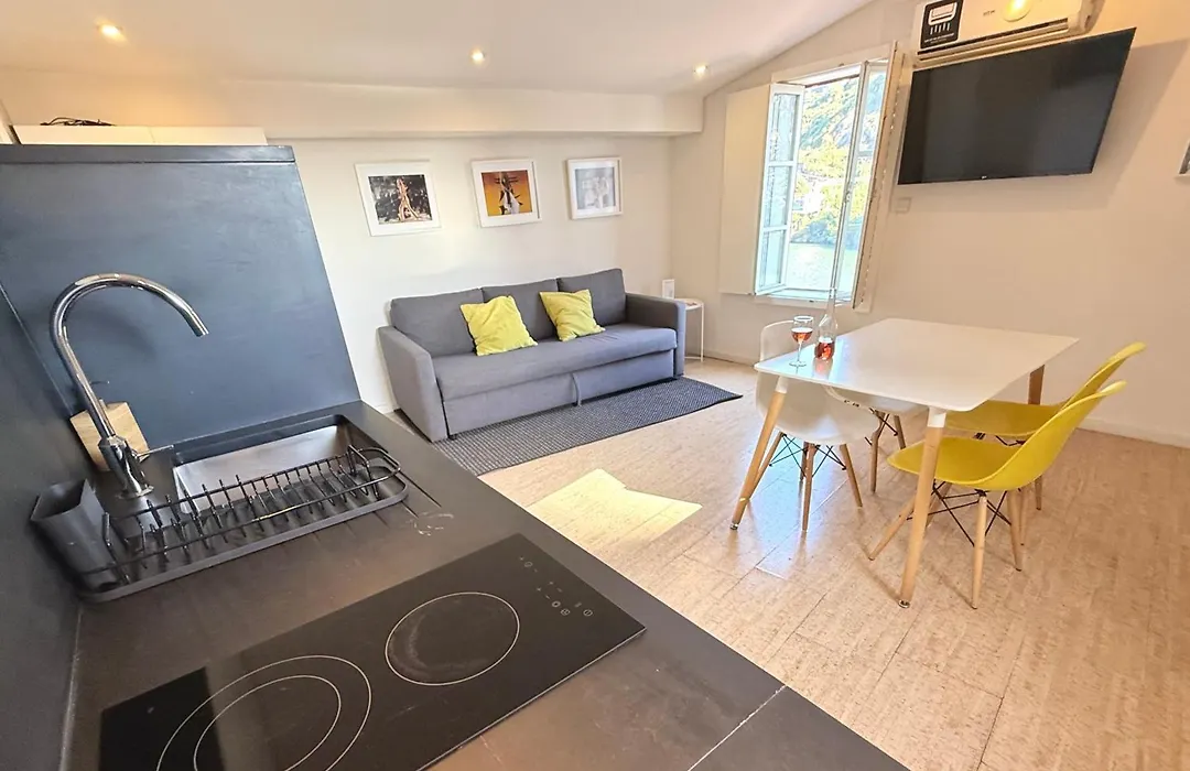 Ribeira Cinema Apartments-1