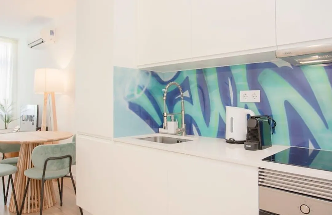 Liiiving In Porto - Urban Art Apartment-1