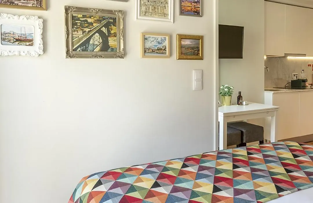 Charming City Centre Studio Near Aliados - Inside Porto Apartments "Pinheiro"-1