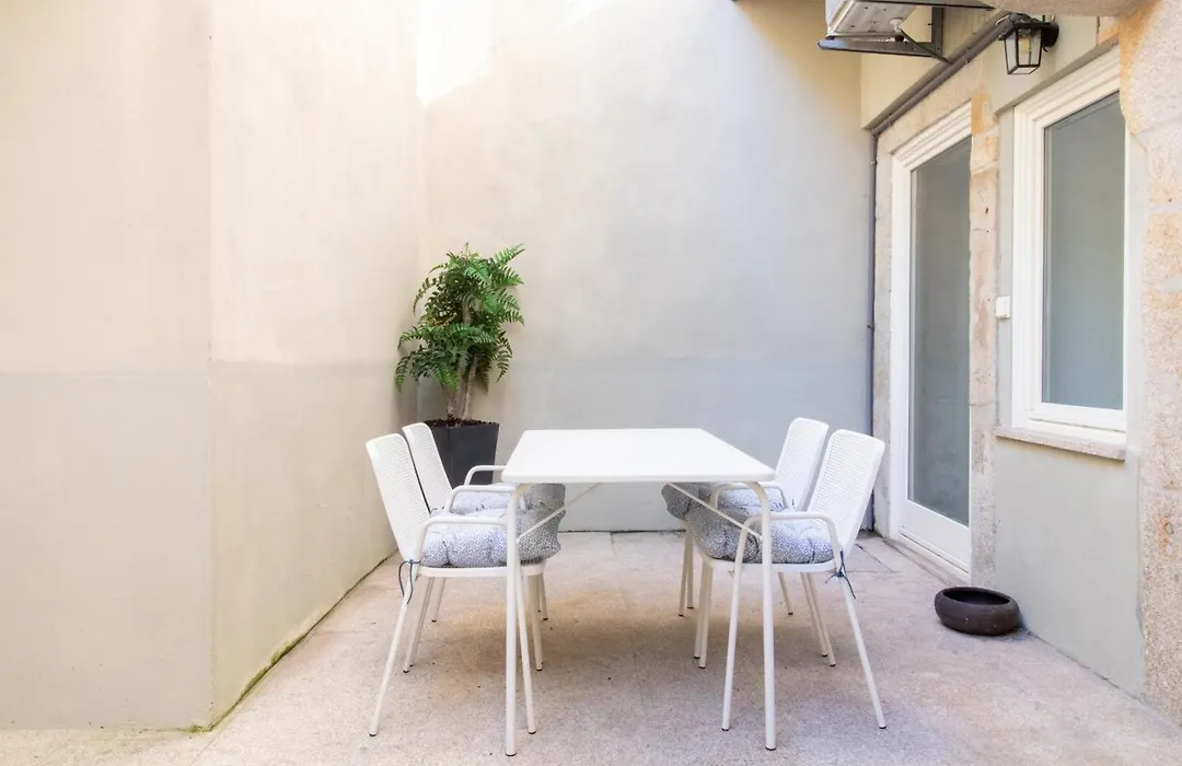 Central Stunning Duplex W/ Patio By Lovelystay-1