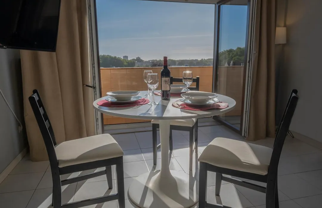 Сomfortable Apartments And Free Garage Parking-1