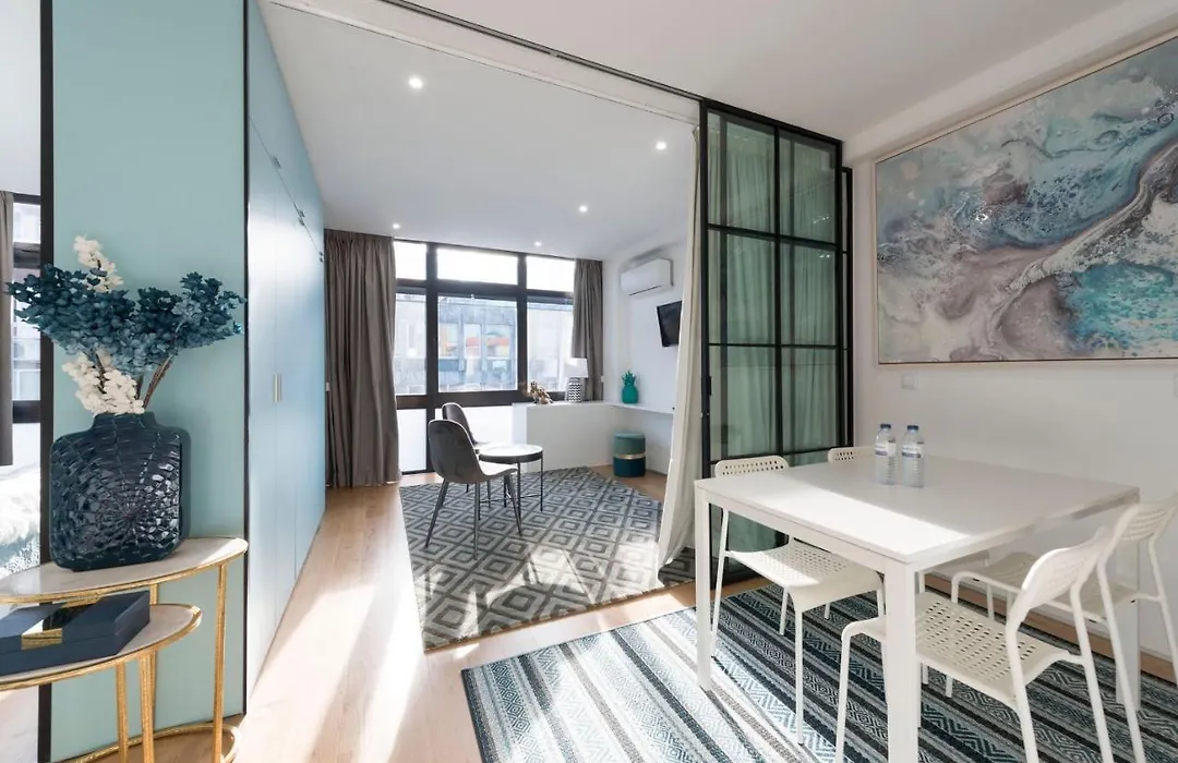 Lovelystay - Wohaza Apartment With Free Private Parking-1