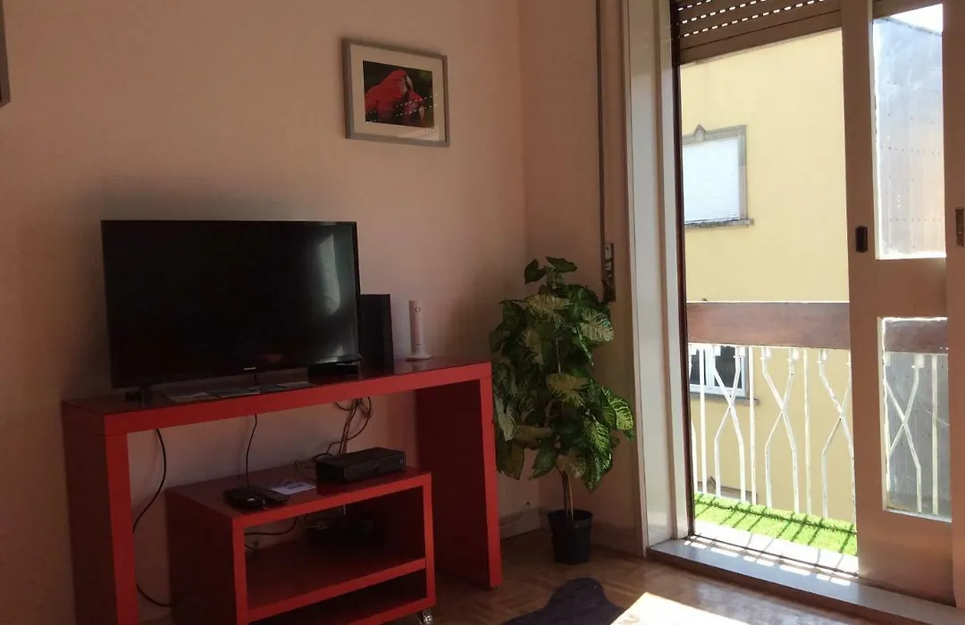 Downtown Sunny Apartment-1