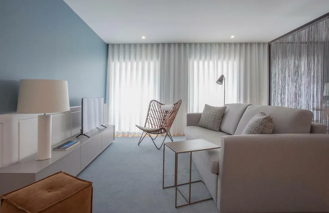 Downtown Luxury Studio With Balcony By Liiiving-1