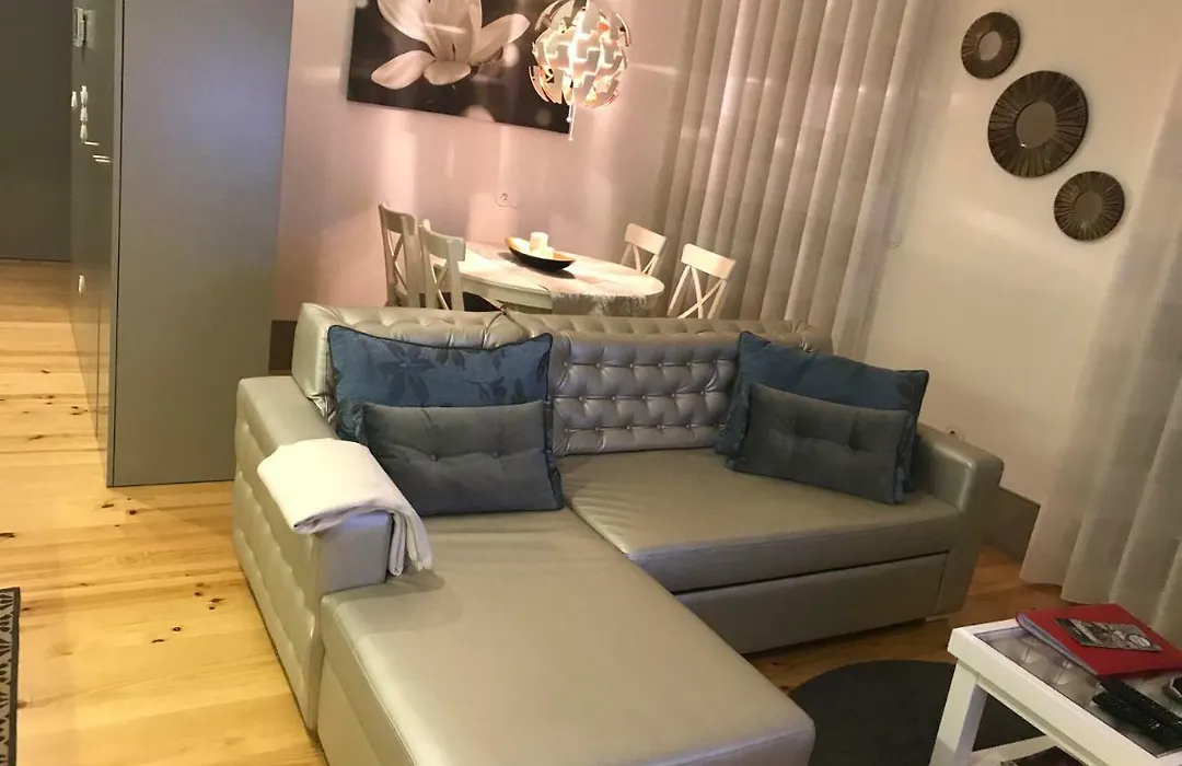 Cozy Flat Porto Downtown With Balcony By Timeless Vacations-1