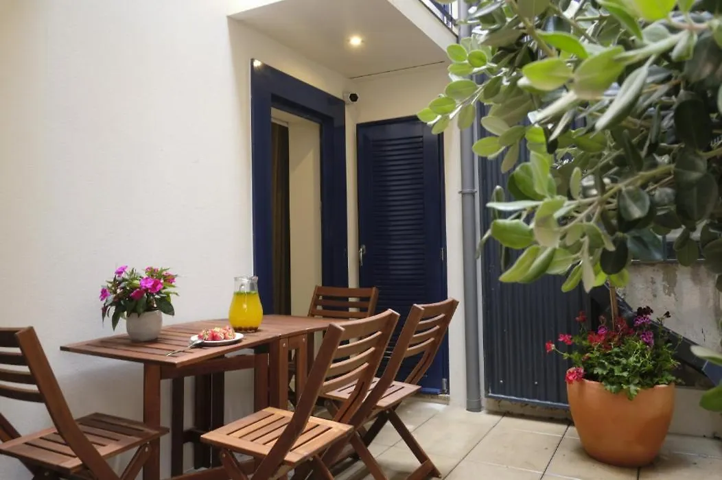 Oporto Wall Apartments-1