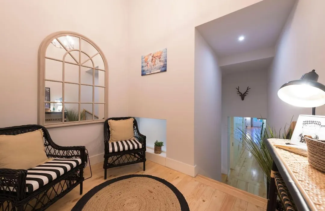 Lovelystay - Porto Peaceful Living W/ Backyard-1