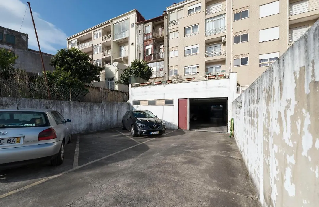 Lovelystay - The Porto Getaway Duplex - Free Parking-1