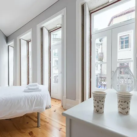 Lovelystay - Porto Windows With Ac By Central Station-3
