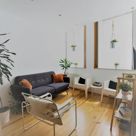 Downtown Porto Relaxed Apartment With Private Yard-2