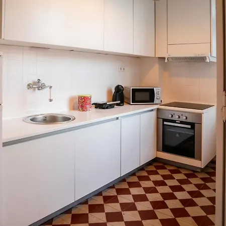 Metro Apartment-2