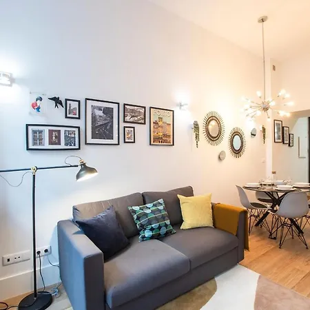 Elegant & Bright Flat By Lovelystay-2