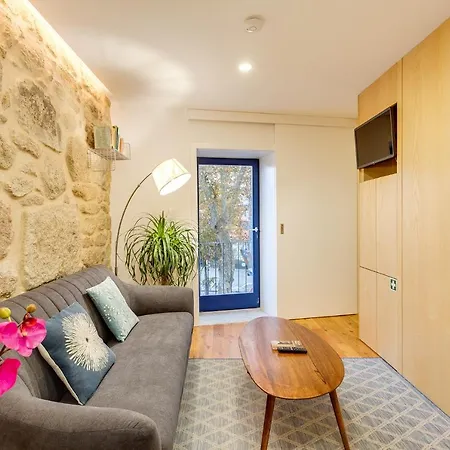 Riverside 2 Bedroom Apartment By Da'Home-3