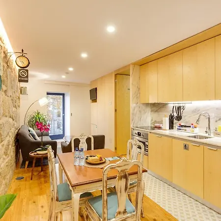 Riverside 2 Bedroom Apartment By Da'Home-3
