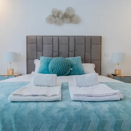 Stunning Apartment W/ Free Parking By Lovelystay-2