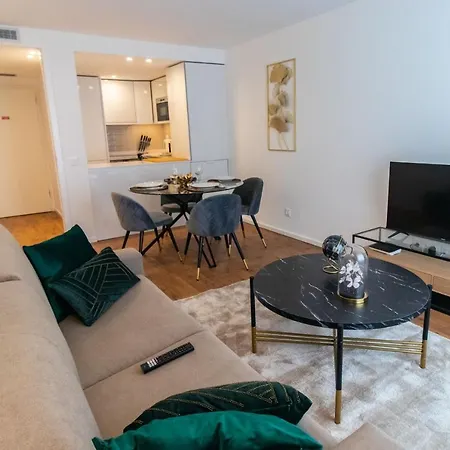 Stunning Apartment W/ Free Parking By Lovelystay-3