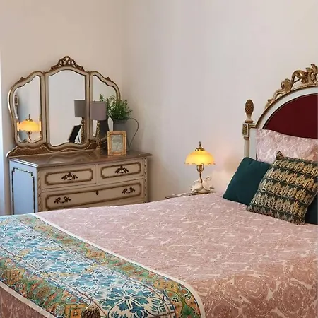 Charming Clérigos Studio-2