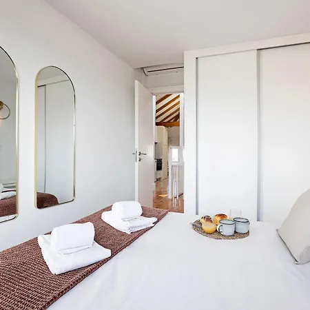 Modern Cativo Apartment by LovelyStay-2
