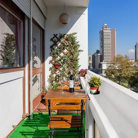 Sunny Oporto, Trindade Balcony-2