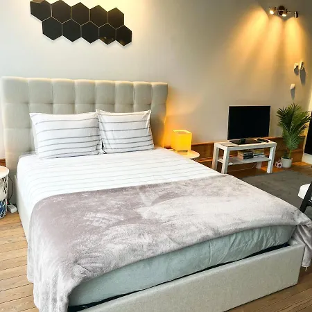 Nip Apartment | Porto City Center Near All Sights-3