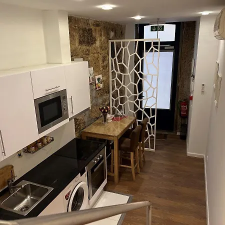 Charming Central Flat Vibrant Decor Metro Ac In Porto-3
