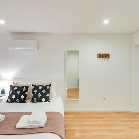 Bonjardim Downtown Apartments By Da'Home-2