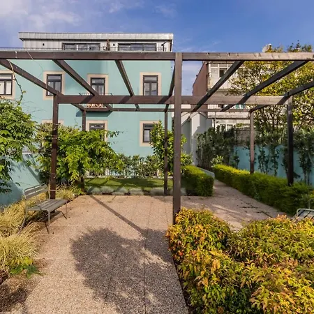 Lovelystay - Downtown Studio With Pool, Ac And Balcony-3