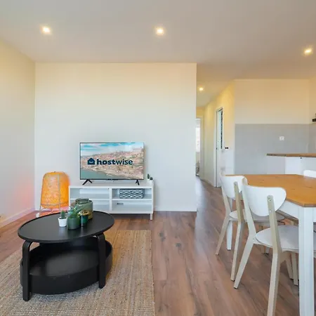 Host Wise - Fantastic Contemporary Flat W Balcony-2