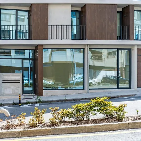 Bonfim Living - Great Location, Al Fresco Dining And Free Private Parking-2