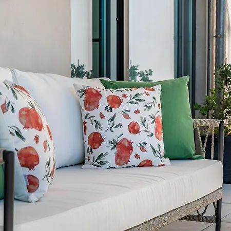 Bonfim Living - Great Location, Al Fresco Dining And Free Private Parking-3
