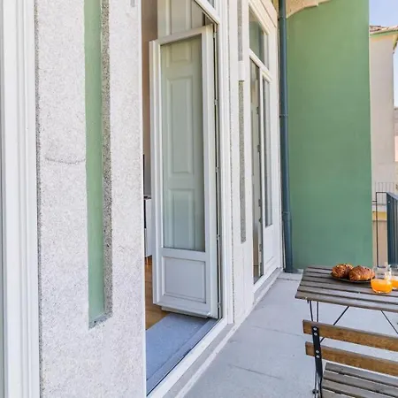 Duque Flat - Ac & Balcony By Lovelystay-3
