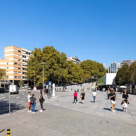 Downtown 2 Minutes By Walk To Center And Metro-Direct To Airpot T4-3