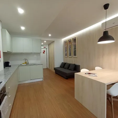 715 Gale Apartment Wi-Fi, Estacionamento-3