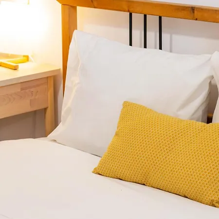 Cozy Downtown Apartment By Unique Hosts-2